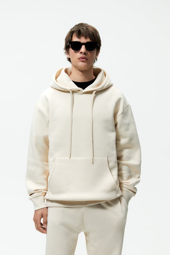 Loose-fitting hoodie with an adjustable hood and long sleeves.